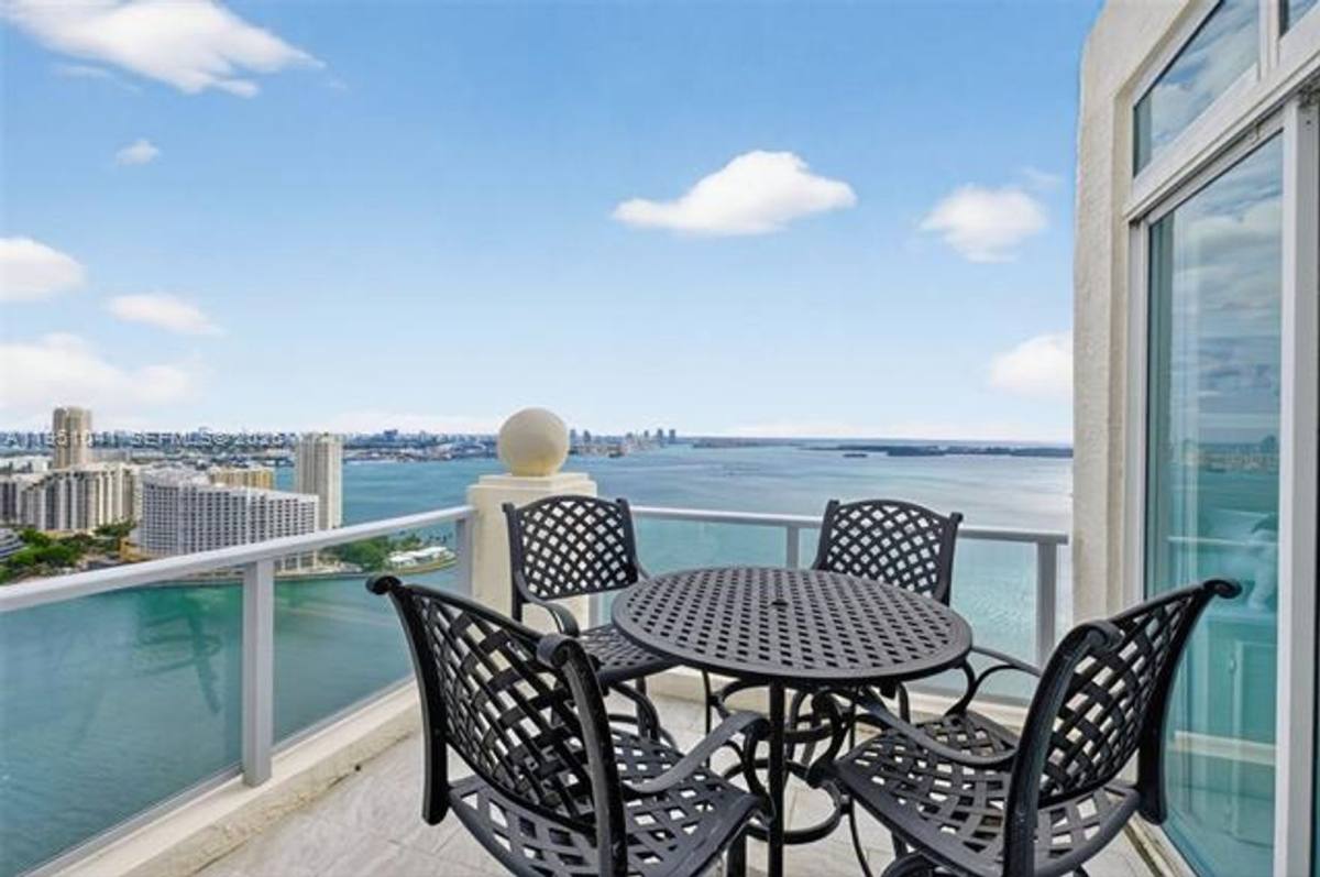 1155 Brickell Bay Dr, Miami, FL 33131 - Apartment for Rent - Image 3