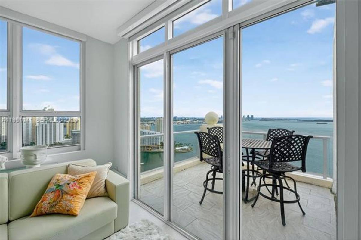 1155 Brickell Bay Dr, Miami, FL 33131 - Apartment for Rent - Image 2