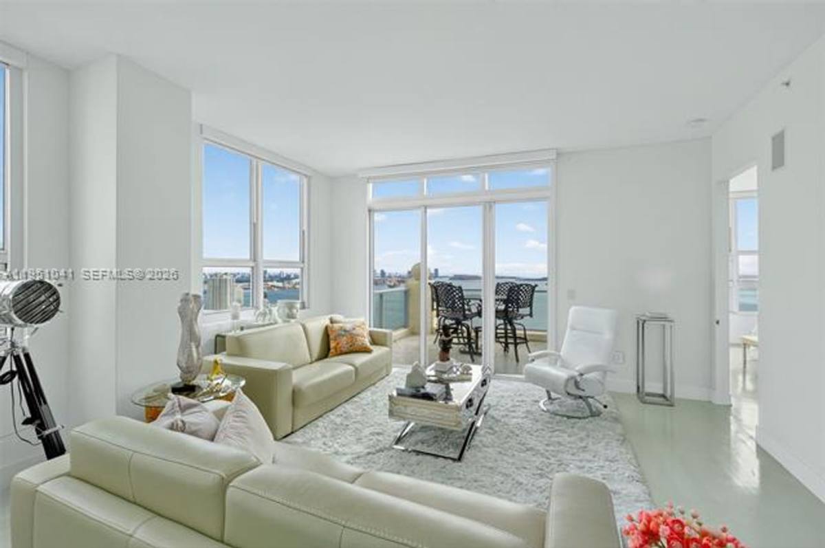 1155 Brickell Bay Dr, Miami, FL 33131 - Apartment for Rent - Image 4