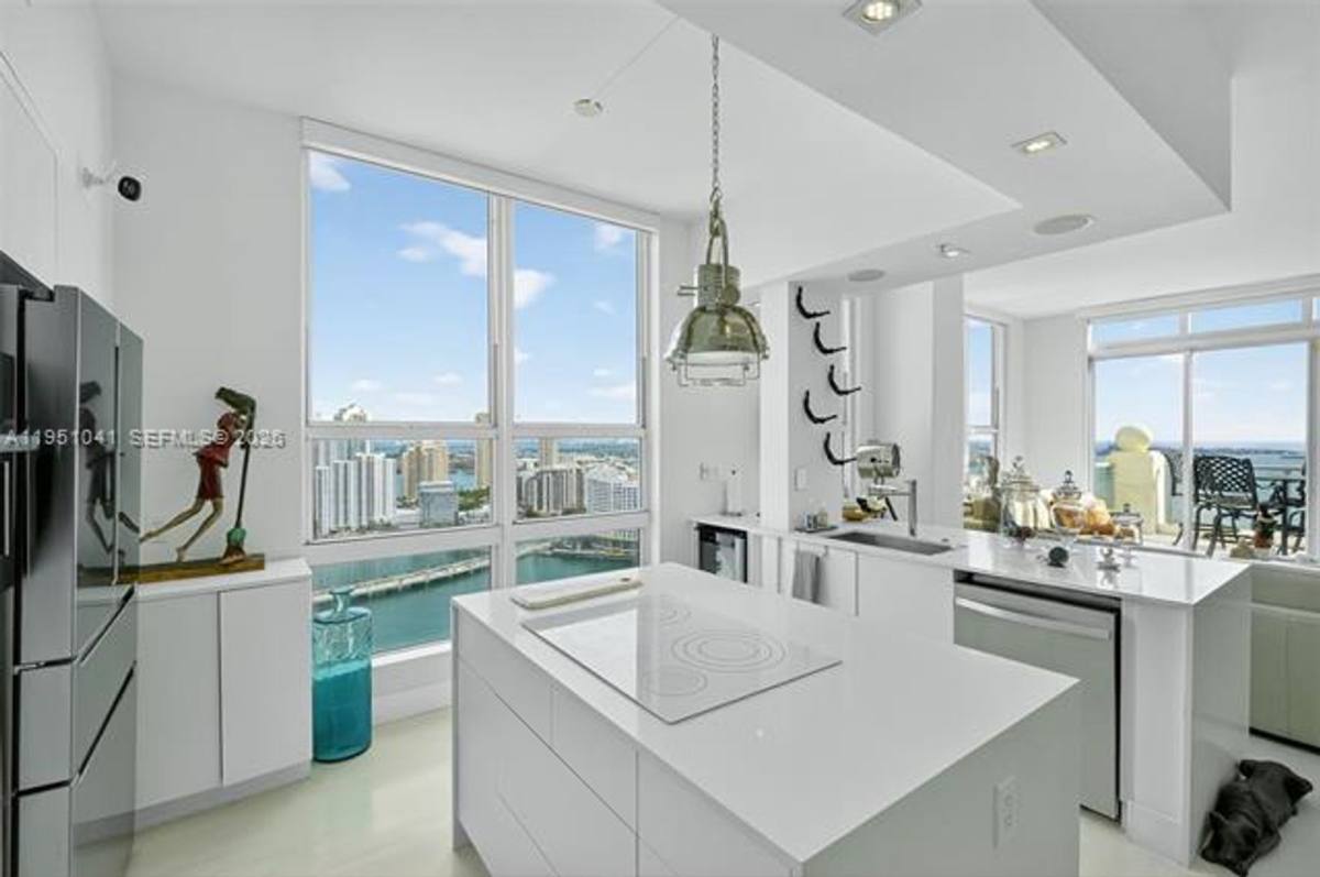 1155 Brickell Bay Dr, Miami, FL 33131 - Apartment for Rent - Image 1