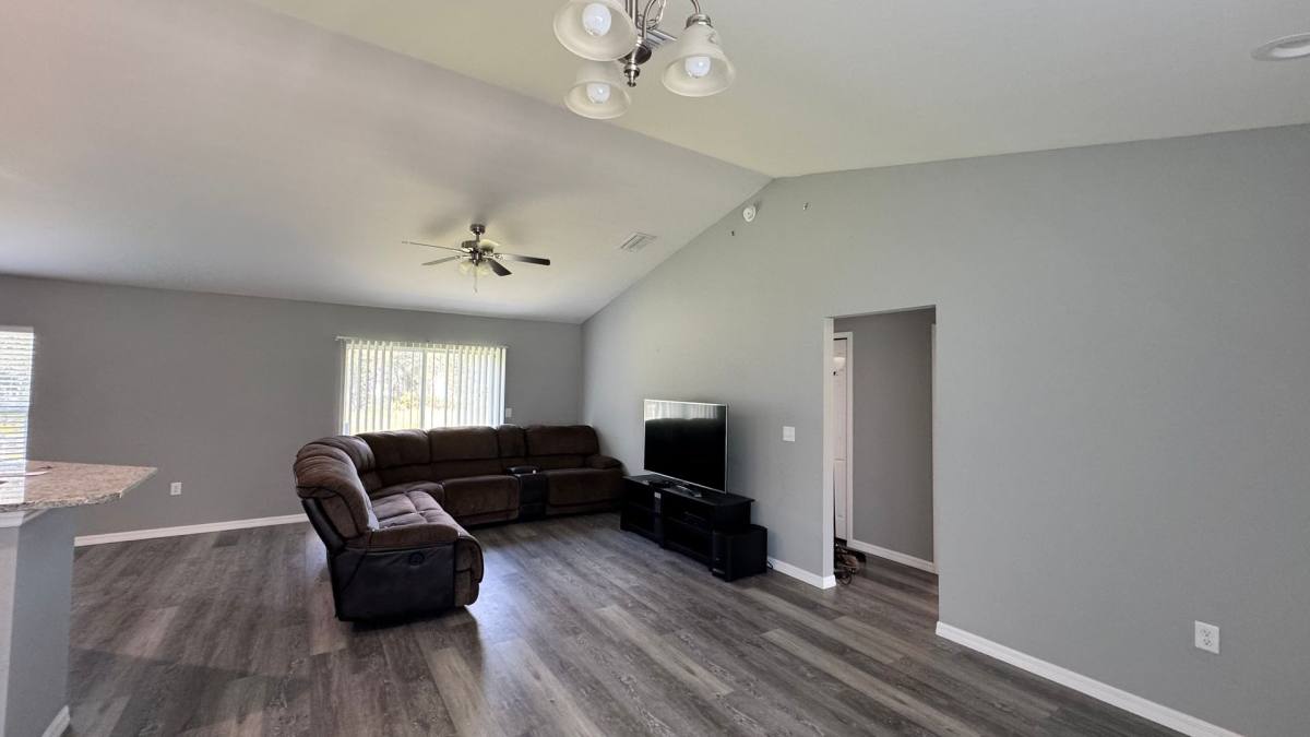 79 Guava Place Dr, Ocklawaha, FL 32179 - House for Rent - Image 2