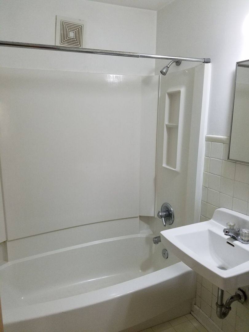 2110 Campus St, Cedar Falls, IA 50613 - Apartment for Rent - Image 3