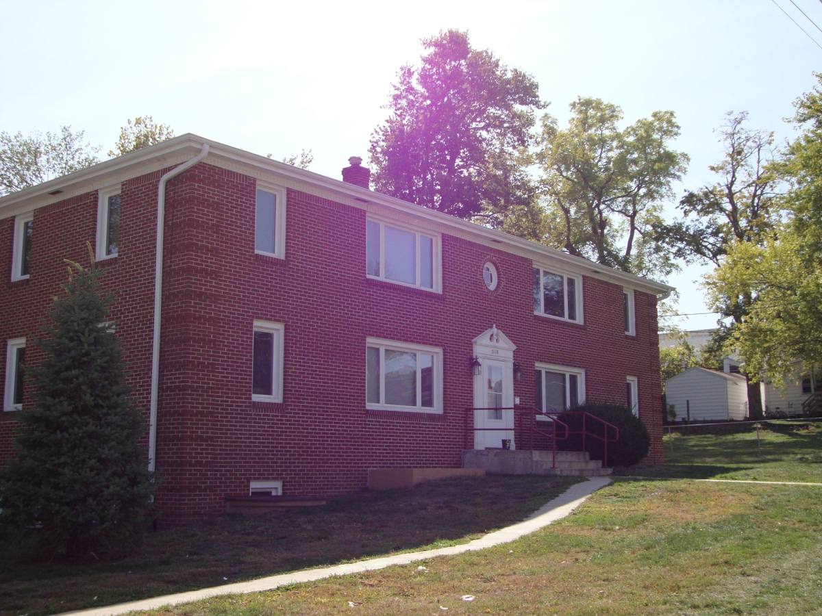 2110 Campus St, Cedar Falls, IA 50613 - Apartment for Rent - Image 2