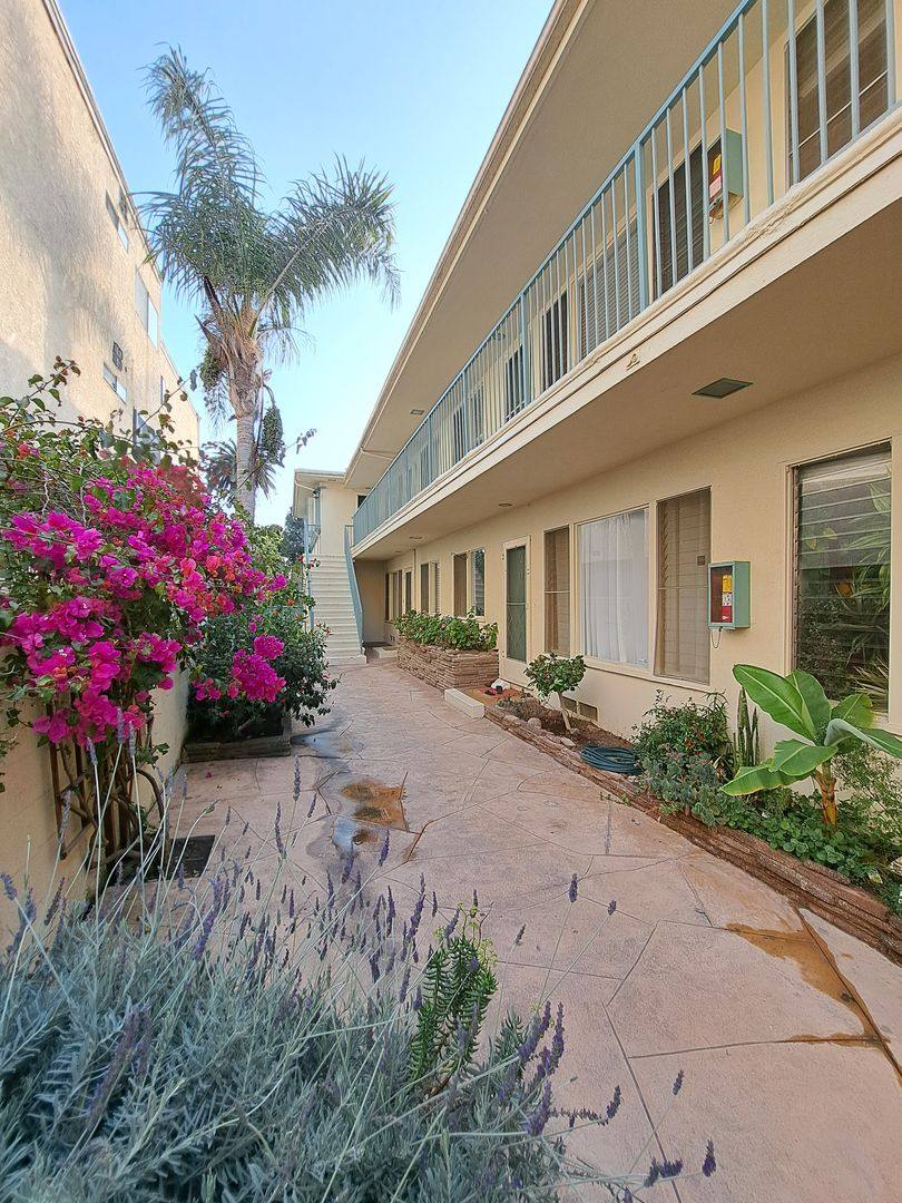 1037 2nd St, Santa Monica, CA 90403 - Apartment for Rent