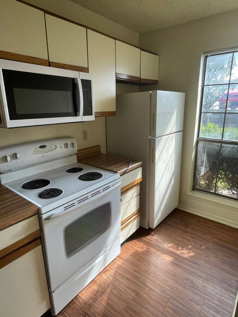832 W Collins, Denton, TX 76201 - Condo for Rent - Image 6