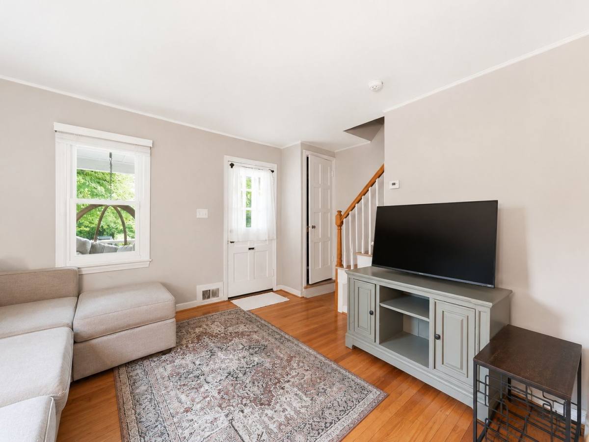 5935 Williamsburg Rd, Alexandria, VA 22303 - Townhouse for Rent - Image 2