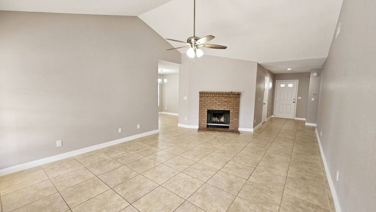 10127 W Orange Dr, Glendale, AZ 85307 - House for Rent - Image 4