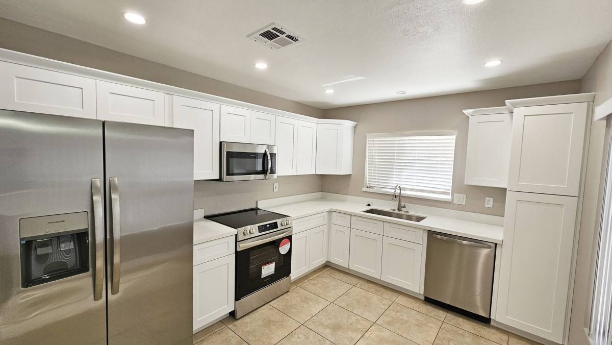 10127 W Orange Dr, Glendale, AZ 85307 - House for Rent - Image 6