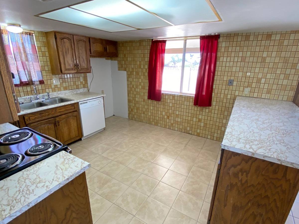 6022 N 72nd Dr, Glendale, AZ 85303 - House for Rent - Image 9