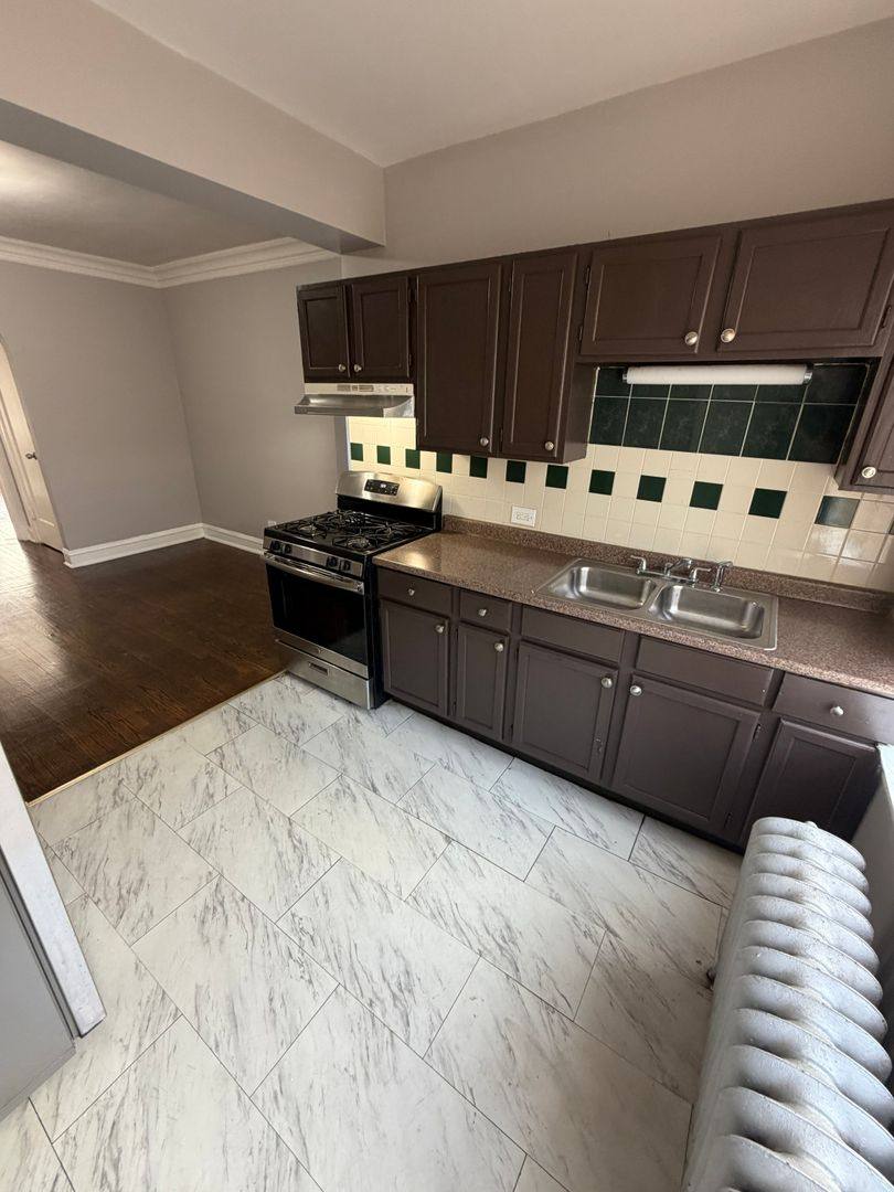 7646 S Ingleside Ave, Chicago, IL 60619 - Apartment for Rent - Image 2