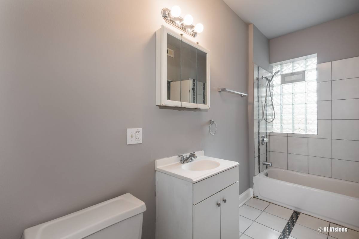 5039 S Champlain Ave, Chicago, IL 60615 - Apartment for Rent - Image 9