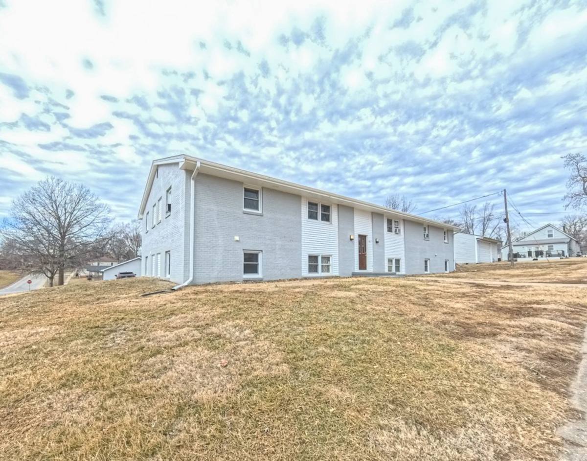 Apartment for rent at 410 S 6th St, Knoxville, IA 50138