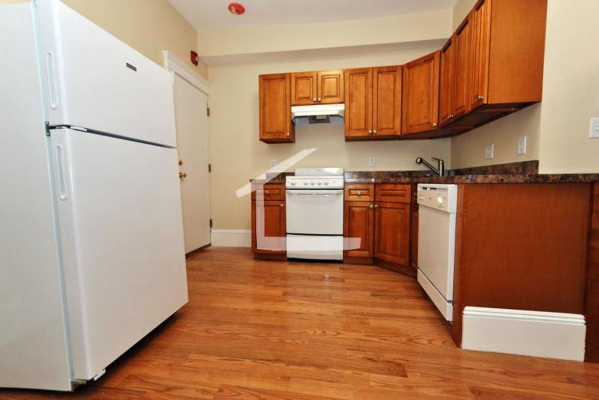 887 Huntington Ave #11, Boston, MA 02115 - Apartment for Rent - Image 2