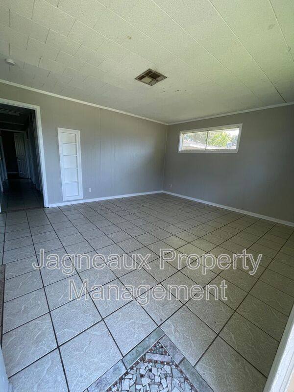 1217 Sage Dr, Lake Charles, LA 70607 - House for Rent - Image 2