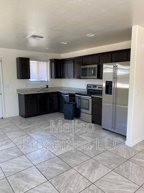 1710 S 8th Ave, Tucson, AZ 85713 - House for Rent - Image 8