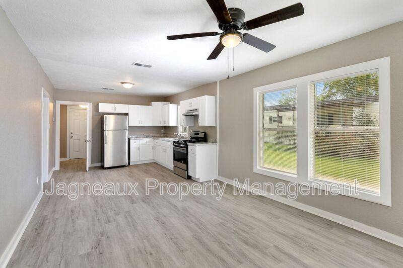 705 Murray St, Lake Charles, LA 70615 - House for Rent - Image 2