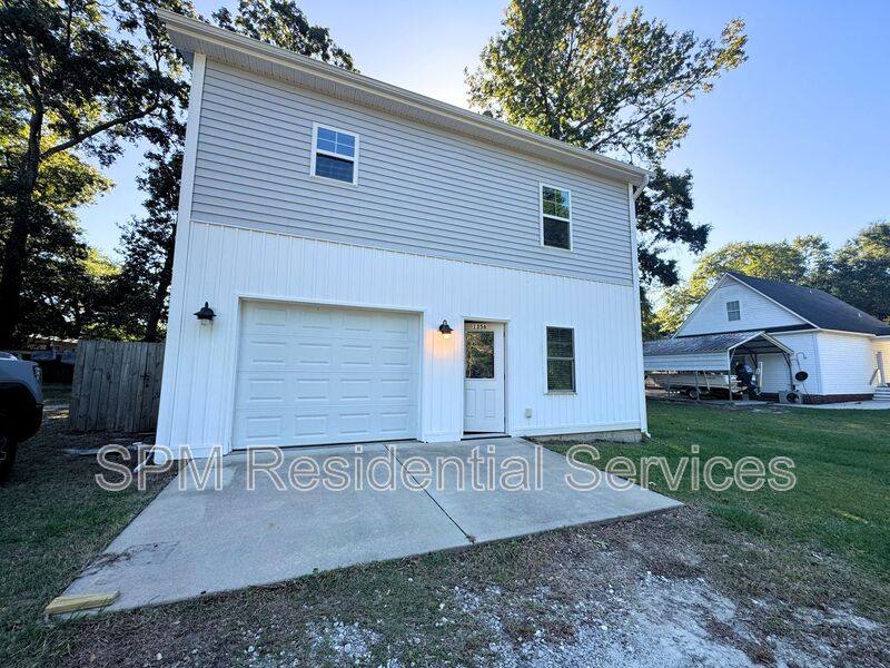 Apartment for rent at 135-A Rogers Ave, Wilmington, NC 28403