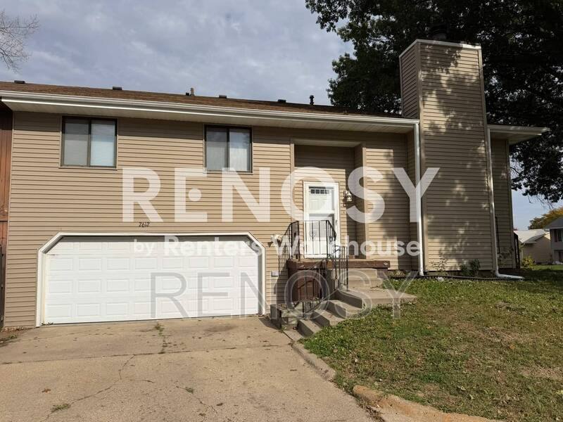 2612 SE 18th Court, Des Moines, IA 50320 - Apartment for Rent