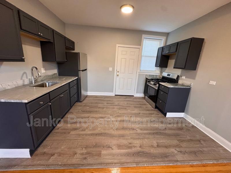 658 E 81st St #2, Chicago, IL 60619 - Apartment for Rent