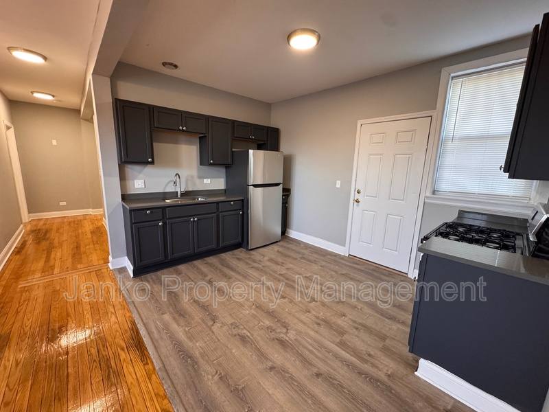 658 E 81st St #2, Chicago, IL 60619 - Apartment for Rent - Image 2