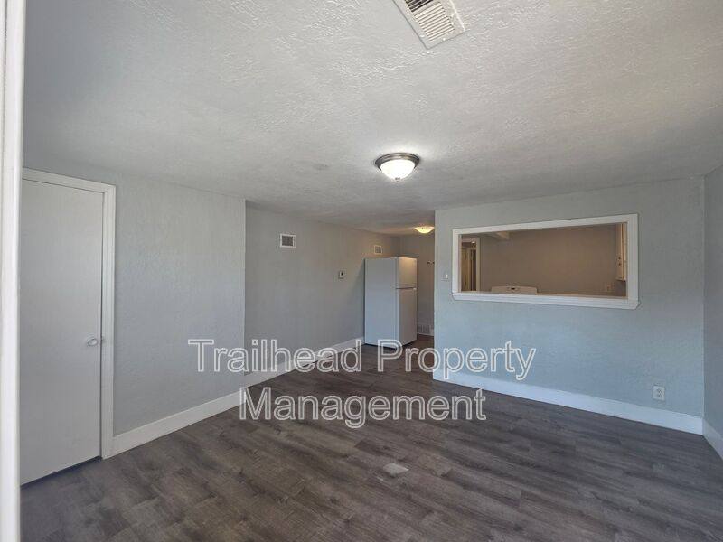 724 N Noland Rd #B, Independence, MO 64055 - House for Rent - Image 2