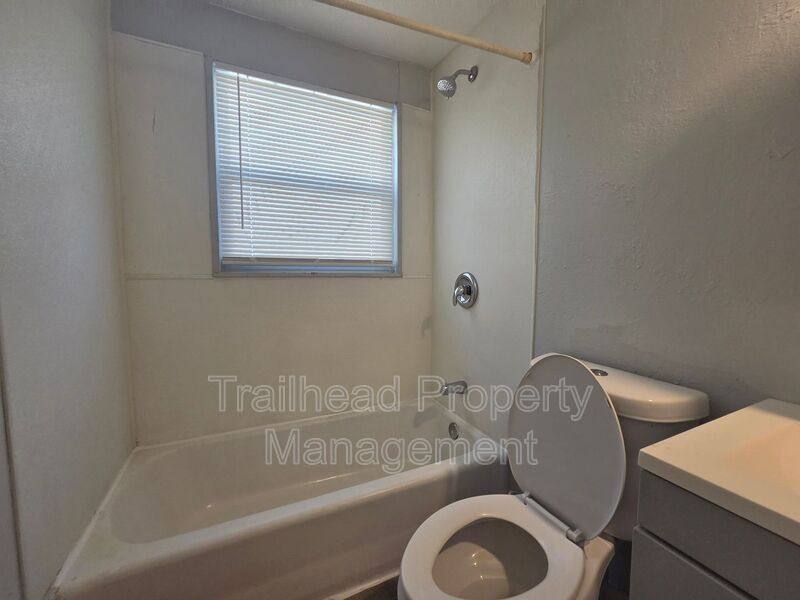 724 N Noland Rd #B, Independence, MO 64055 - House for Rent - Image 10