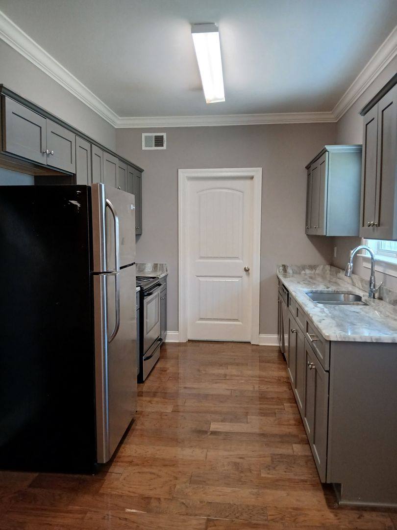 406 Walker, Oxford, MS 38655 - House for Rent - Image 2