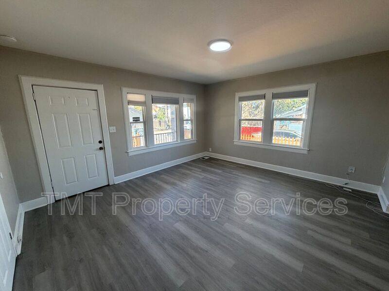 2378 Cambridge St, Sacramento, CA 95815 - House for Rent - Image 3