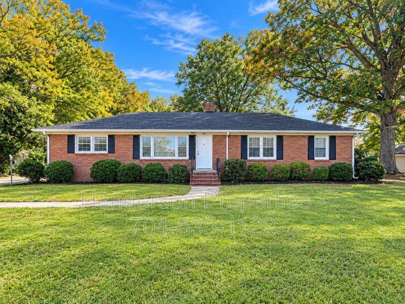 Apartment for rent at 7602 Albemarle Rd, Charlotte, NC 28227