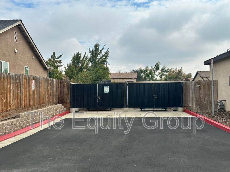 3707 W Nellis Ave, Visalia, CA 93277 - House for Rent - Image 3