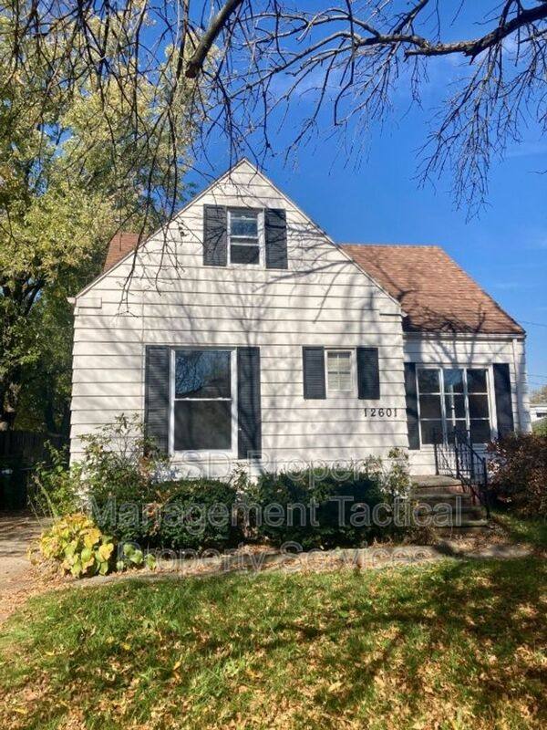 12601 Oak Park Blvd, Garfield Heights, OH 44125 - House for Rent - Image 1