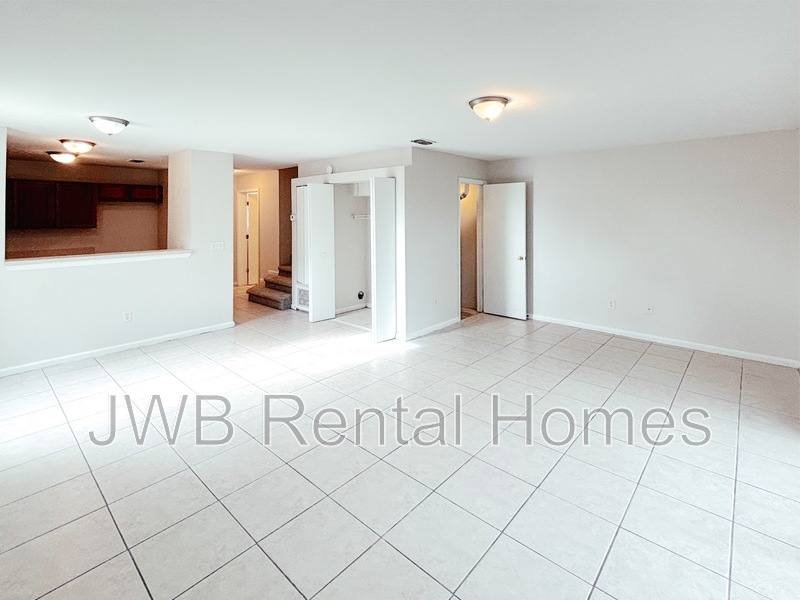 65 W 5th St, Atlantic Beach, FL 32233 - Townhouse for Rent - Image 4