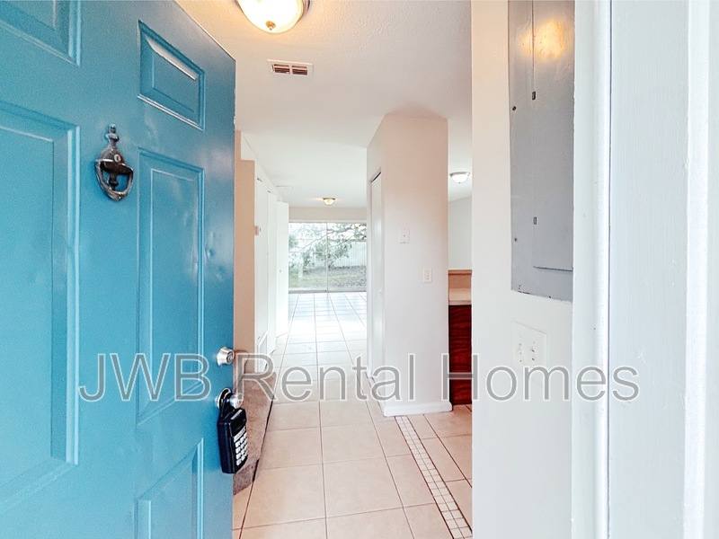65 W 5th St, Atlantic Beach, FL 32233 - Townhouse for Rent - Image 2
