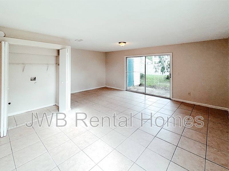 65 W 5th St, Atlantic Beach, FL 32233 - Townhouse for Rent - Image 7
