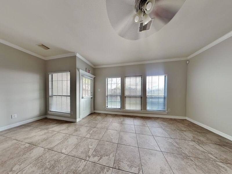 4206 Alvin St #A, Houston, TX 77051 - Townhouse for Rent - Image 2
