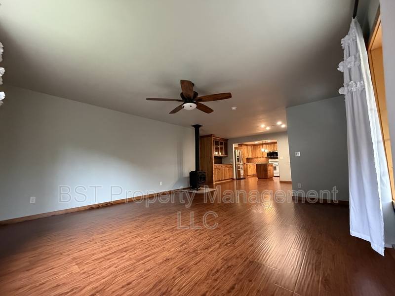 418 Koons St, Silverton, OR 97381 - House for Rent - Image 10