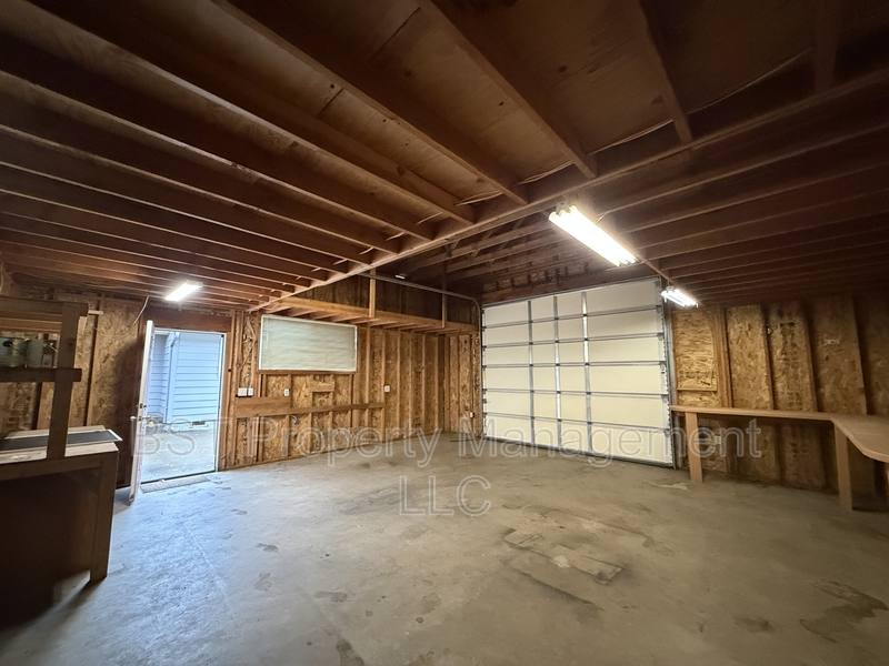 418 Koons St, Silverton, OR 97381 - House for Rent - Image 8