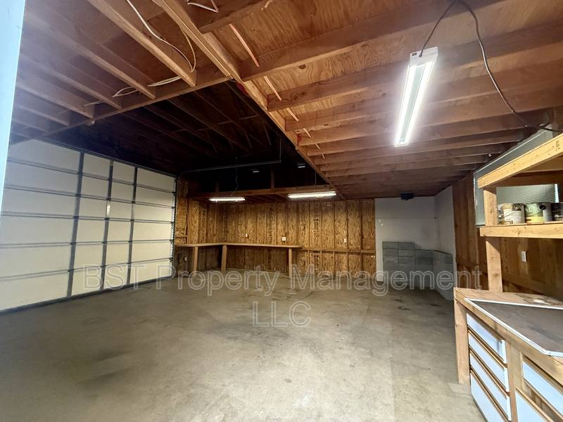 418 Koons St, Silverton, OR 97381 - House for Rent - Image 7