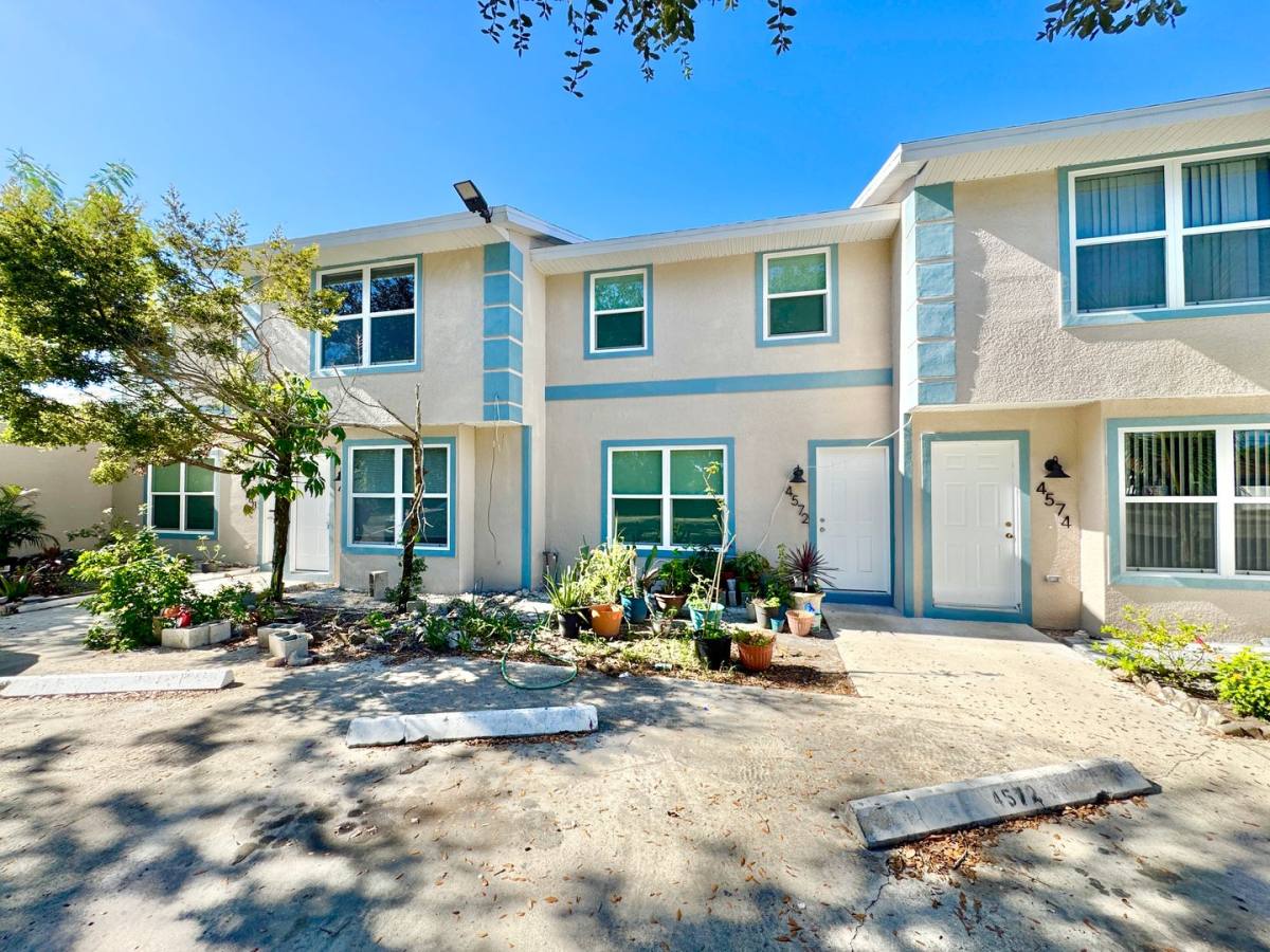 Apartment for rent at 4626 Sunset Rd, Naples, FL 34116
