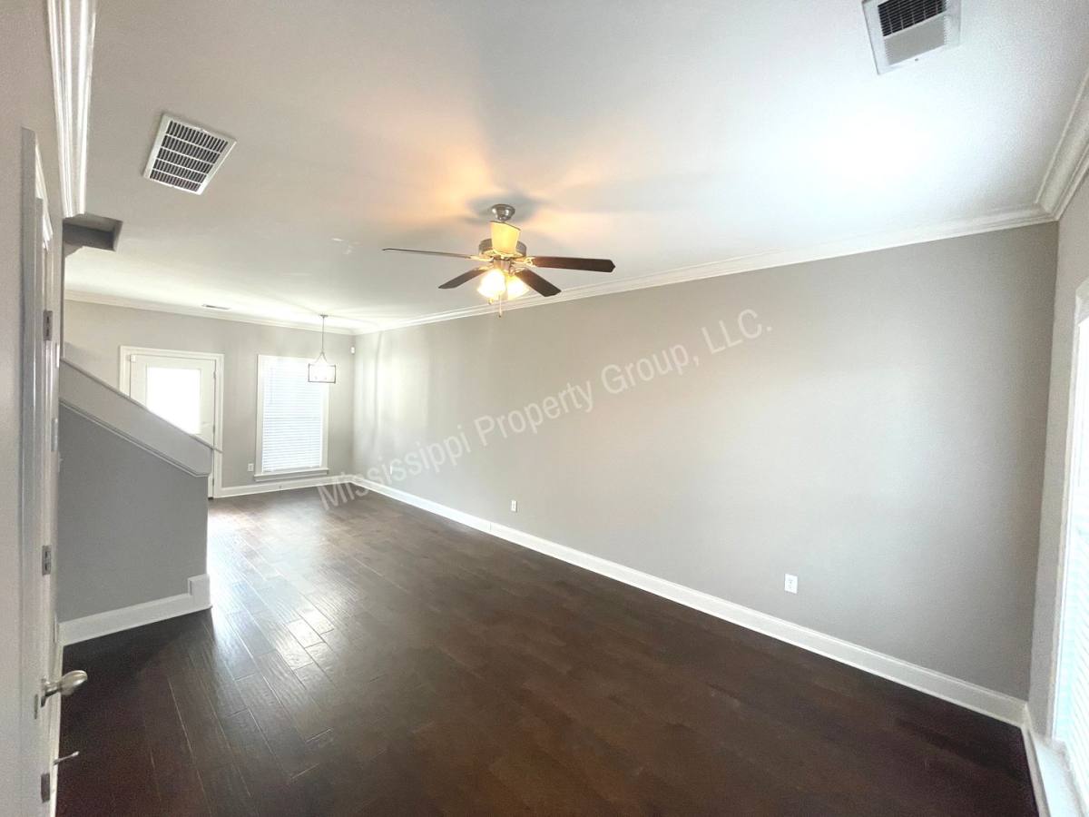 130 Robbins Circle, Oxford, MS 38655 - Townhouse for Rent - Image 3