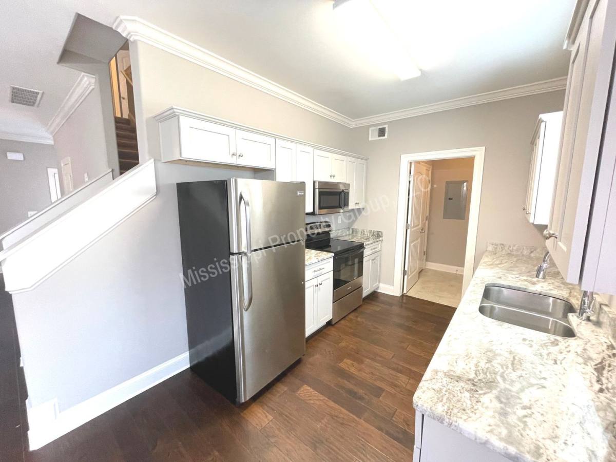 130 Robbins Circle, Oxford, MS 38655 - Townhouse for Rent - Image 6