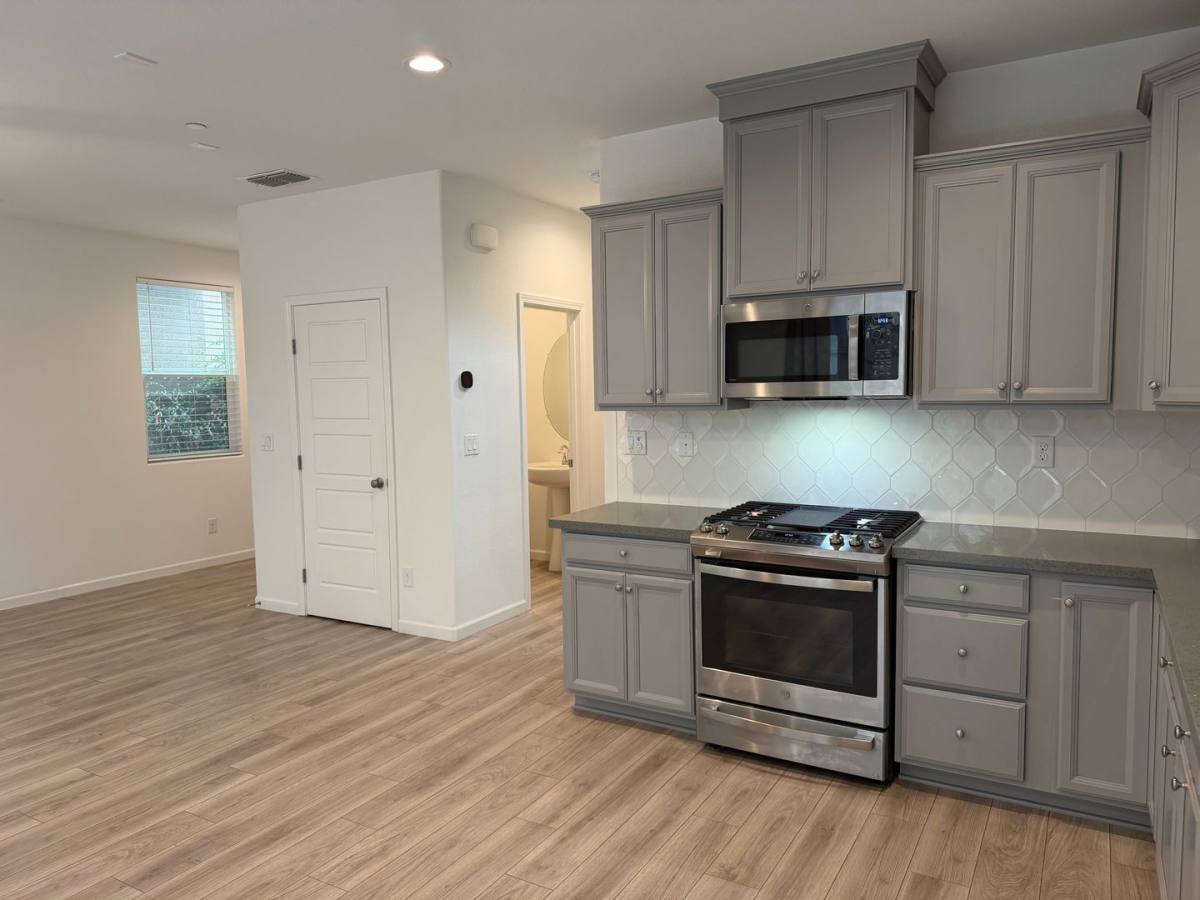 8355 Frontera Dr, Sacramento, CA 95829 - House for Rent - Image 12