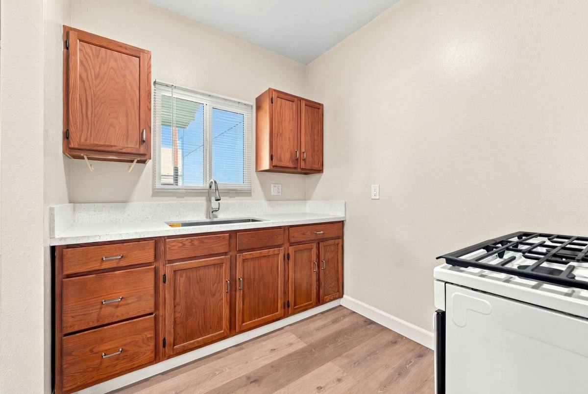 112 W Adele St, Anaheim, CA 92805 - Apartment for Rent - Image 2