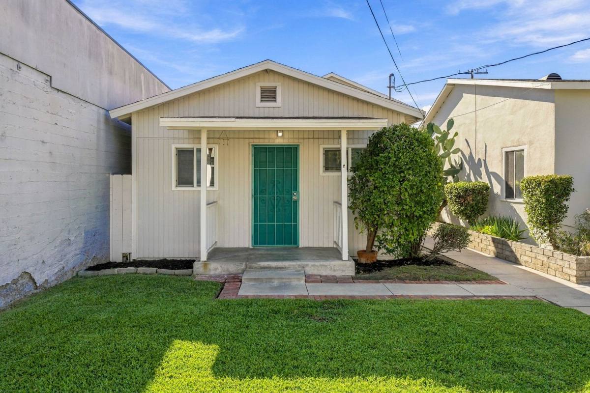 112 W Adele St, Anaheim, CA 92805 - Apartment for Rent