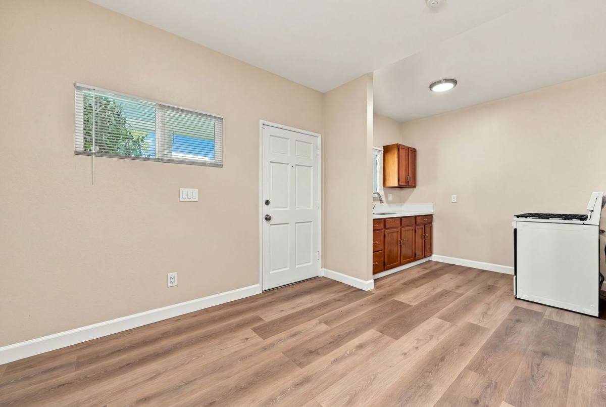 112 W Adele St, Anaheim, CA 92805 - Apartment for Rent - Image 7