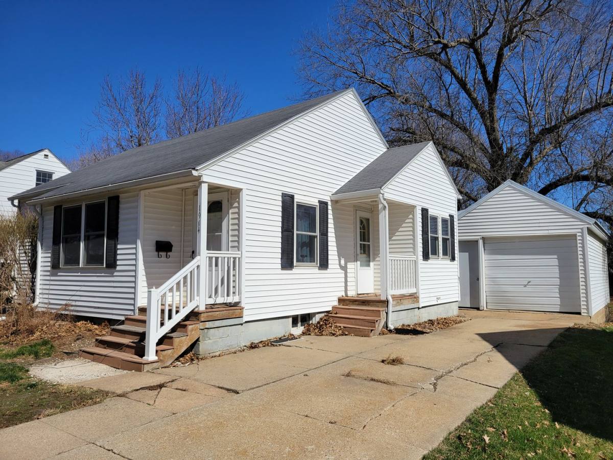 1914 Iowa St, Cedar Falls, IA 50613 - House for Rent