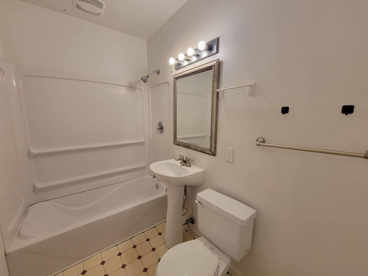 1914 Iowa St, Cedar Falls, IA 50613 - House for Rent - Image 6