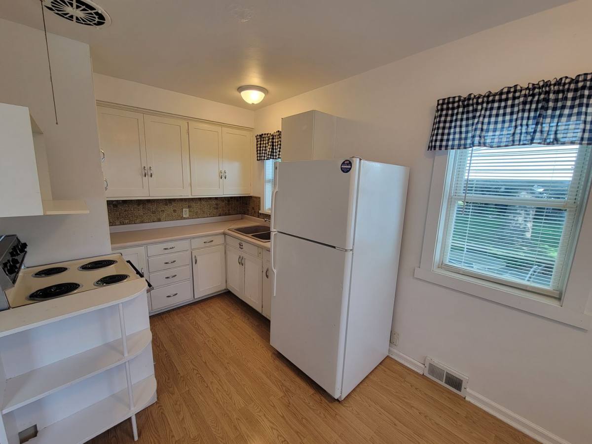 1914 Iowa St, Cedar Falls, IA 50613 - House for Rent - Image 2