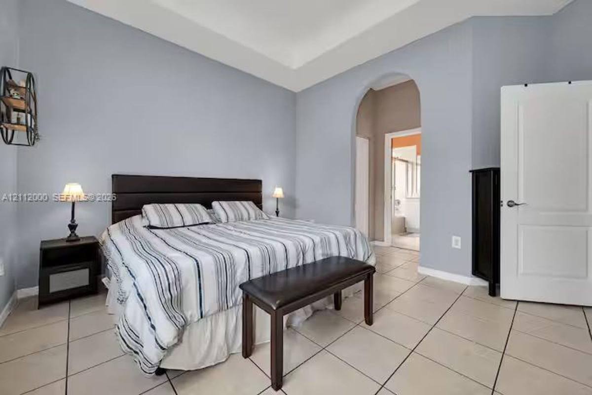 2327 NE 37th Terrace, Homestead, FL 33033 - House for Rent - Image 8