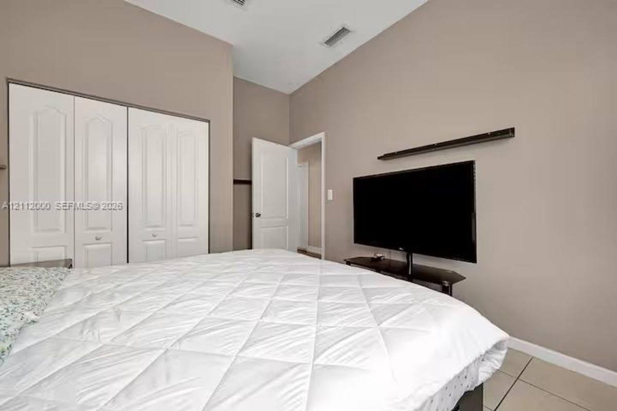2327 NE 37th Terrace, Homestead, FL 33033 - House for Rent - Image 10